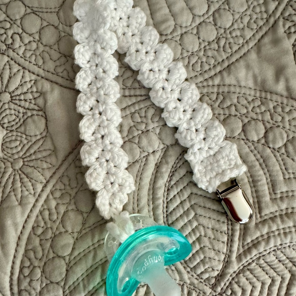 White Crochet Pacifier Clip